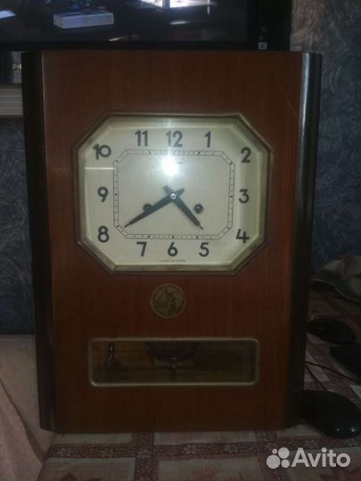 Старинные настенные антикварные часы с боем