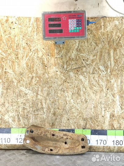 Кронштейн двигателя E 210