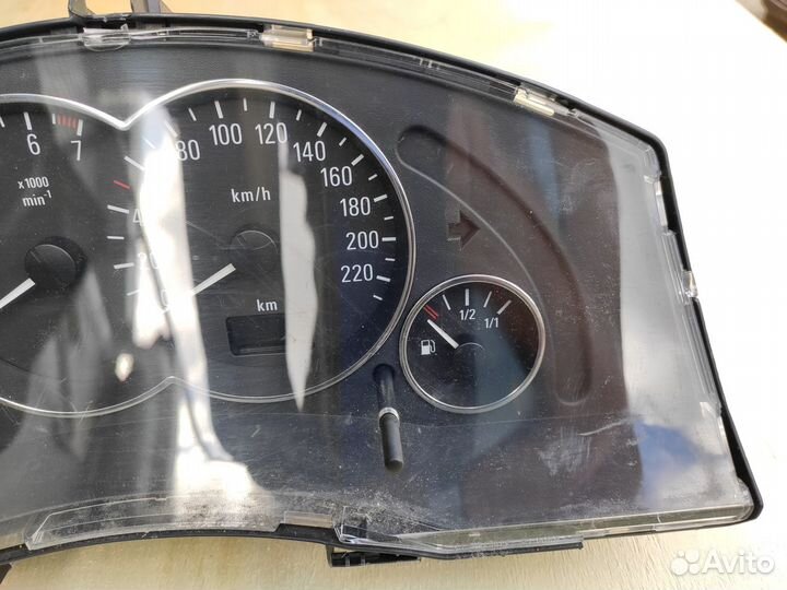 Панель приборов МКПП на Opel Meriva A