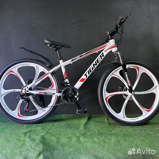 Велосипед новый на литых дисках 26