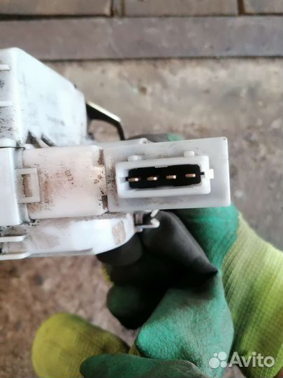 Передний правый замок двери венто/гольф 3