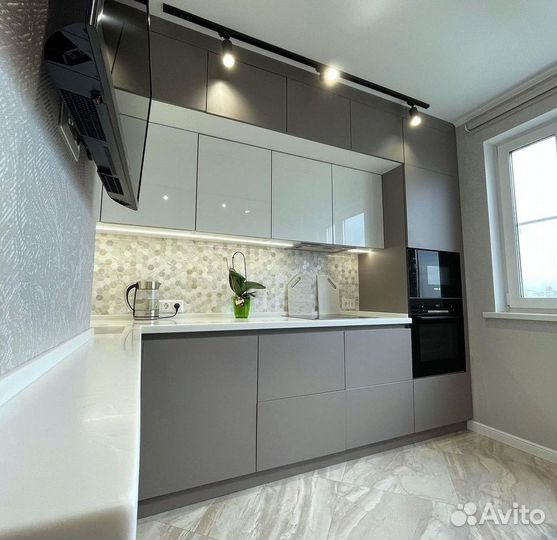 Кухонный гарнитур в стиле хай тек