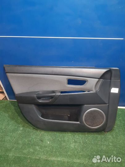 Обшивка двери передняя левая Mazda 3 Bk