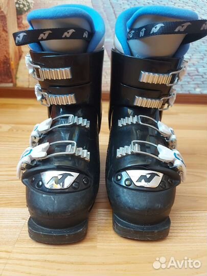 Горнолыжные ботинки детские