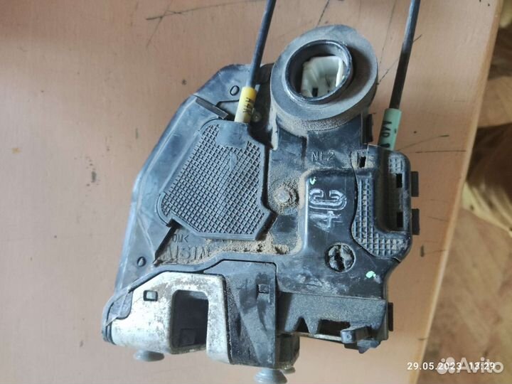 Замок двери Тойота Камри 50