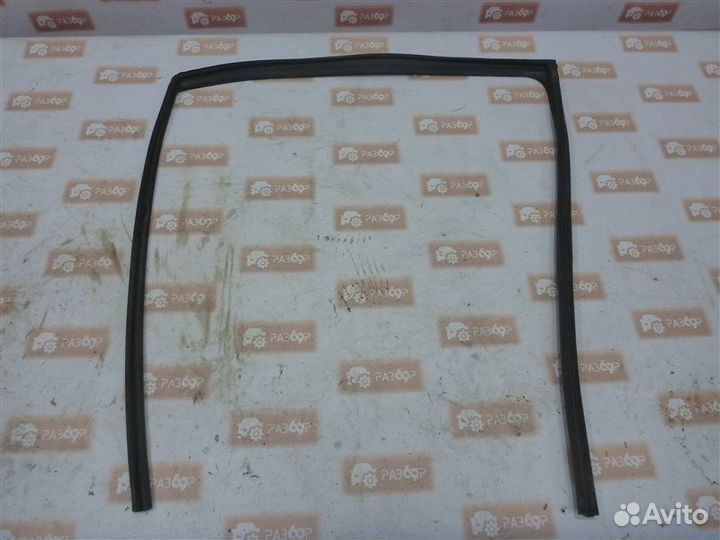 Уплотнительная резинка стекла задняя правая Toyota