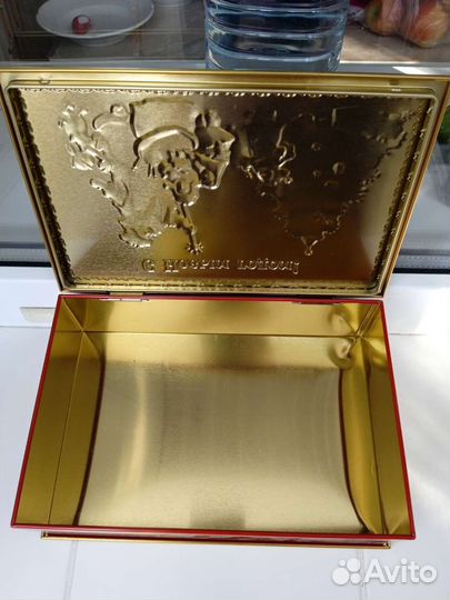 Шкатулка металлическая