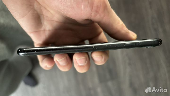 iPhone SE, 64 ГБ