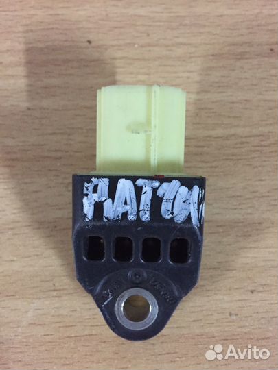 Датчик Airbag на Toyota Camry 50