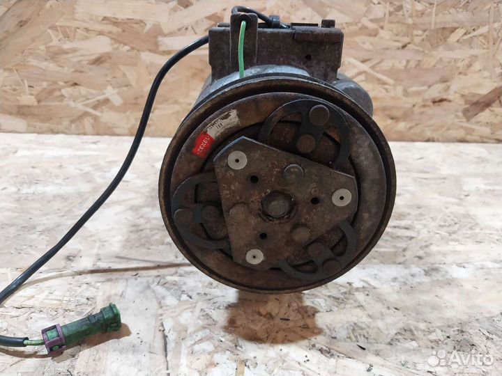 Компрессор кондиционера Volkswagen Passat B5