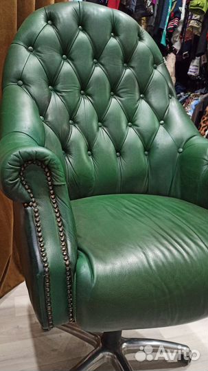 Кожаное кресло руководителя,большое лифт,откидное