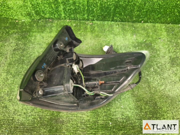 Фонарь задний левый toyota wish