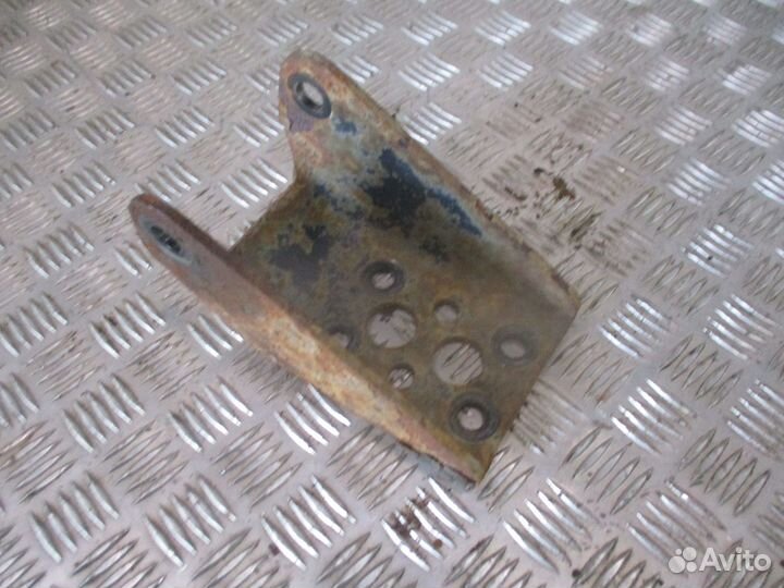 Кронштейн амортизатора Mercedes-Benz A9493280040