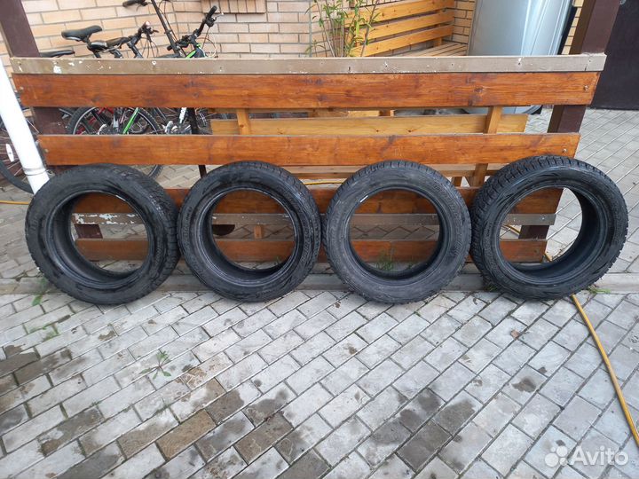 Bridgestone Blizzak DM-V1 215/60 R17 96R