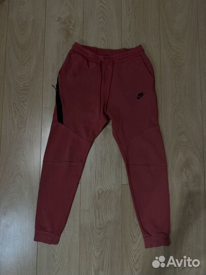 Женские спортивные штаны Nike Tech Fleece