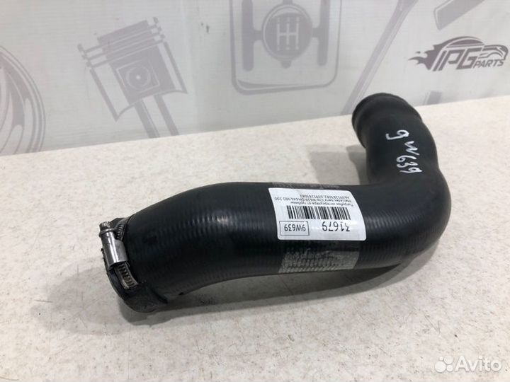 Патрубок интеркулера от турбины Mercedes-Benz Vito