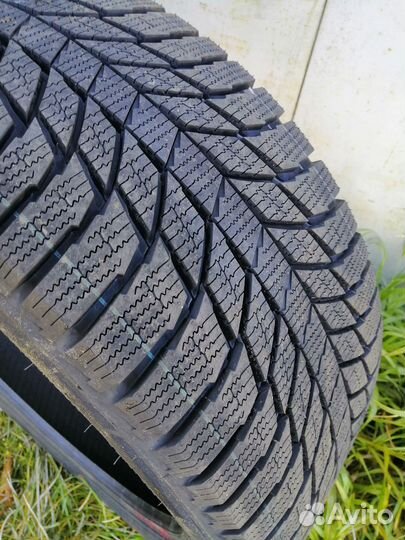 Triangle PL01 225/40 R18