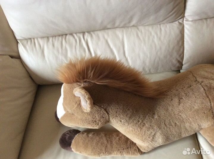 Большая плюшевая лошадка