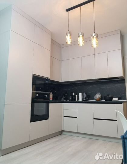 Кухонный гарнитур в современном стиле тв105