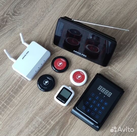 Система вызова: кнопка вызова официанта и табло