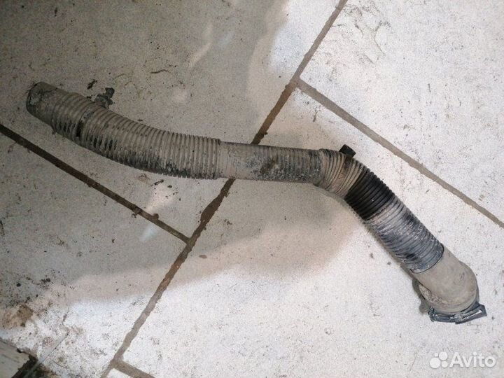 Патрубок стеклоочистителя передний правый Dodge