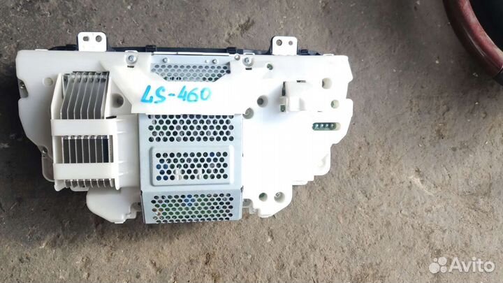 Щиток приборов Lexus LS460