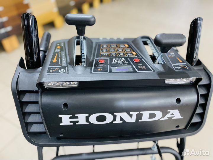 Снегоуборщик бензиновый самоходный HS110 GX390/15L