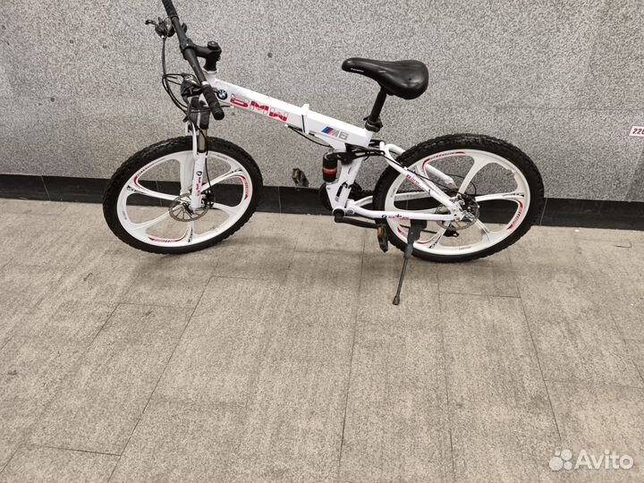 Велосипед на литых дисках BMW