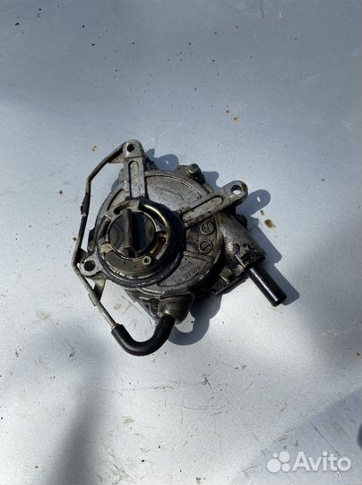 Насос вакуумный Mercedes M272 2,5 W211