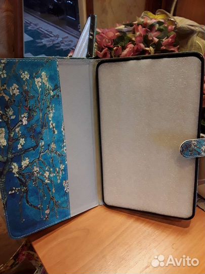 Чехол-книжка новый на Самсунг галакси тав А 10,1