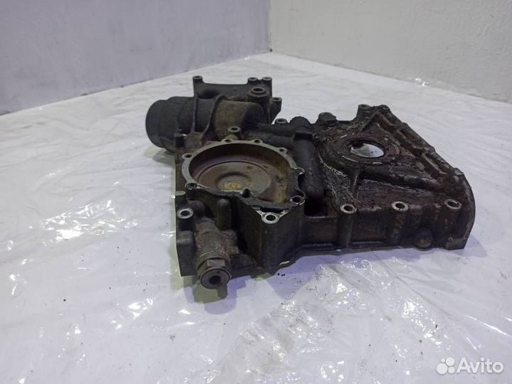 Крышка двигателя передняя