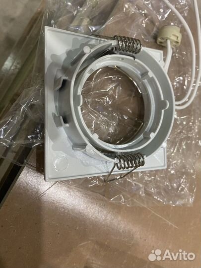 Потолочные встраеваемые светильники