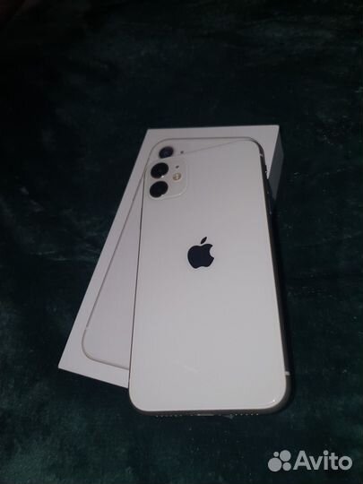 Телефон iPhone 11