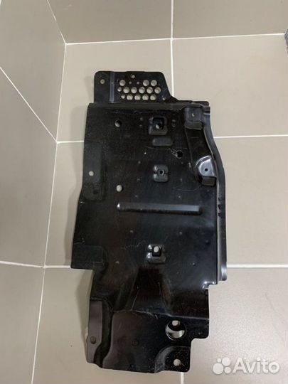 Защита двигателя Toyota Land Cruiser 200