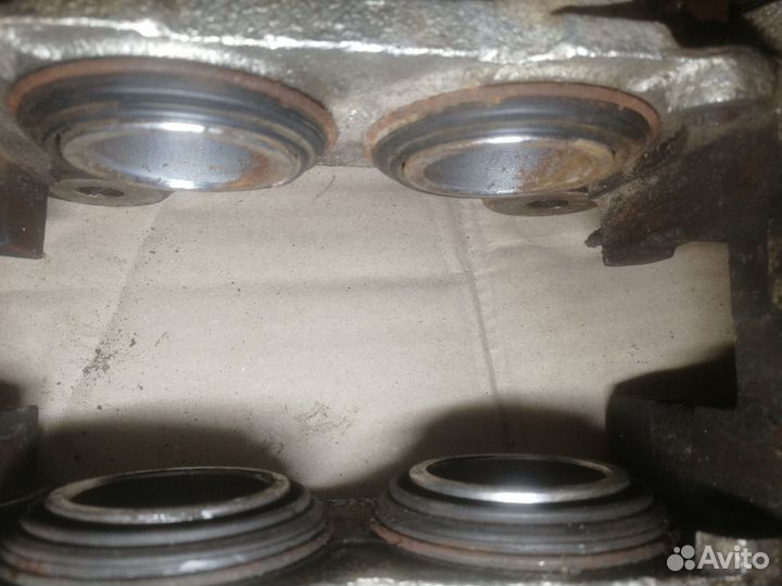 Левый суппорт Паджеро