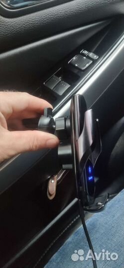 Беспроводная зарядка для авто