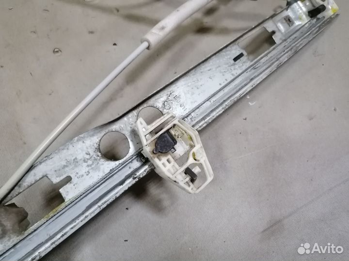 Стеклоподъемник передний правый Renault Megane II