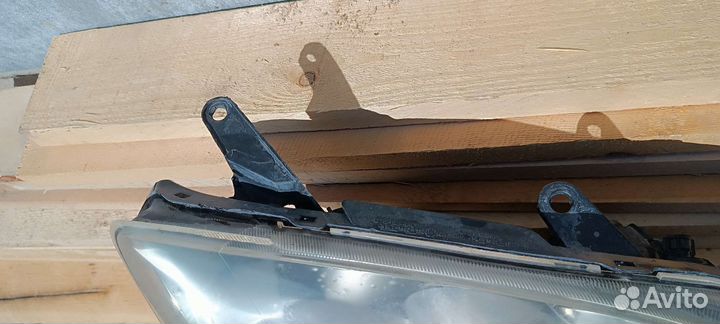 Фара Авенсис