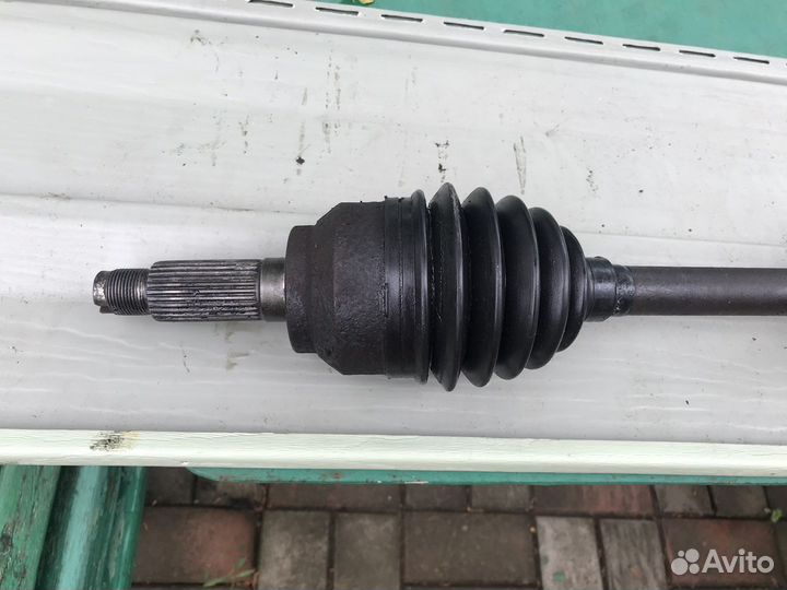 Привод передний правый Мазда 3 вк оригинал, бу