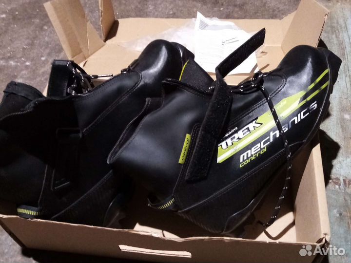 Лыжные ботинки