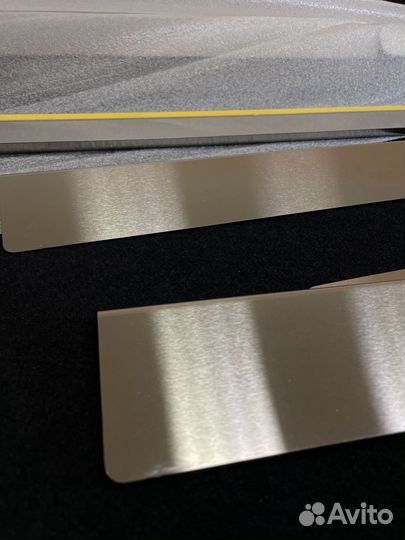 Накладки на пороги тойота LC 100 1998-2006