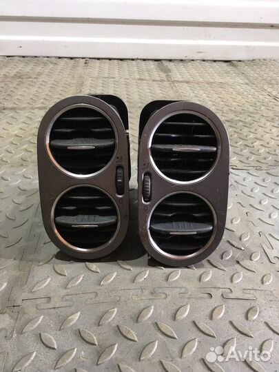 Дефлектор воздушный правый / левый