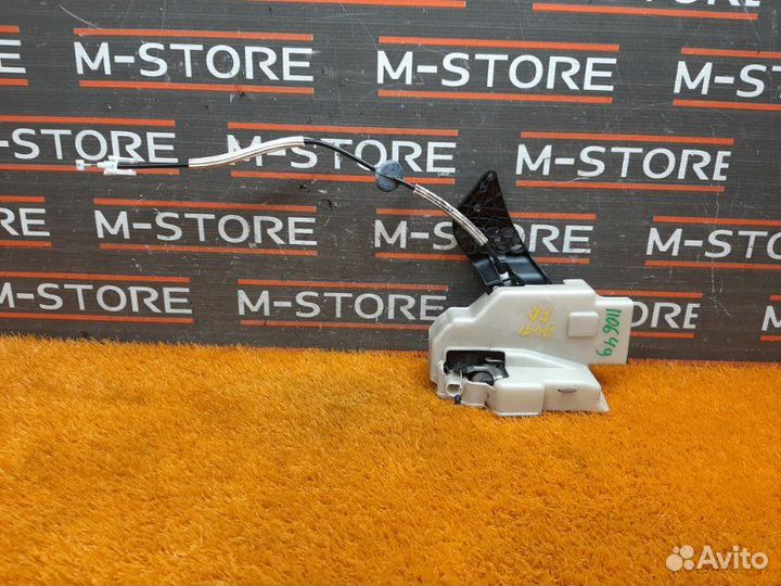 Замок двери передний правый Volkswagen Touareg 7L