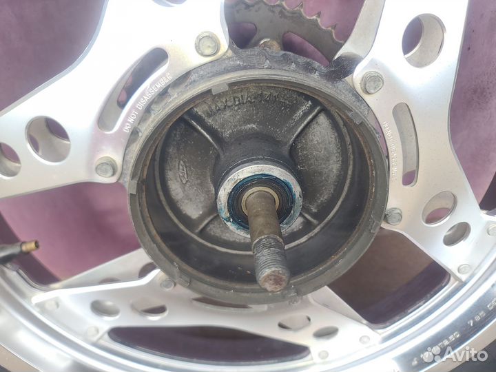 Заднее колесо Honda VT250Z(F) в сборе с маятником