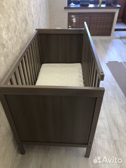 Детская кроватка