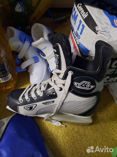 Коньки хоккейные