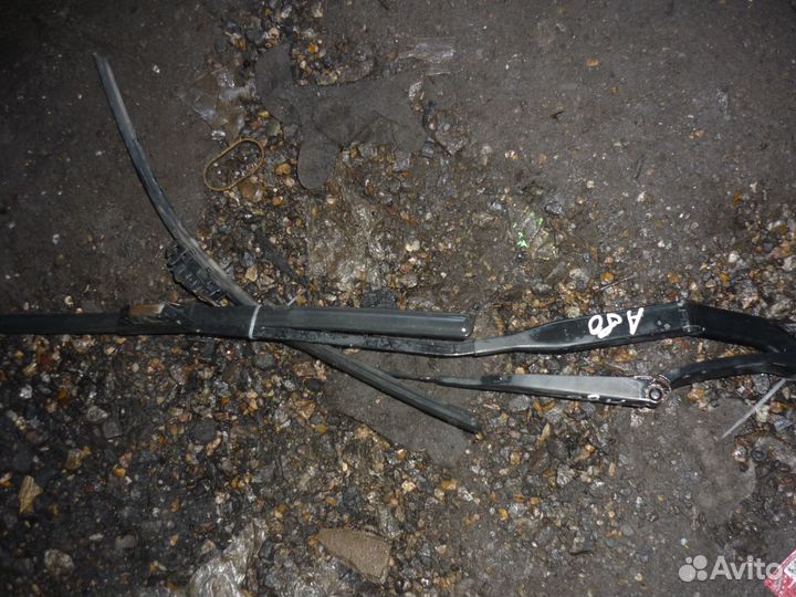 Поводок дворников Ауди 80 Б3