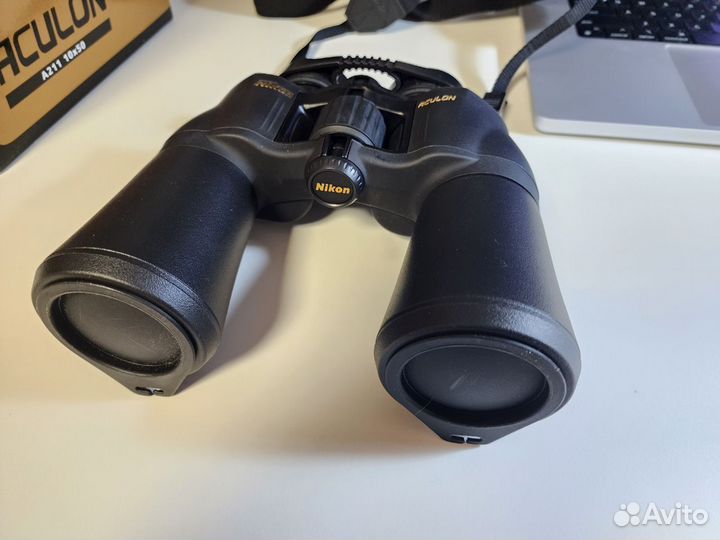 Бинокль Nikon Aculon A211 10x50 черный