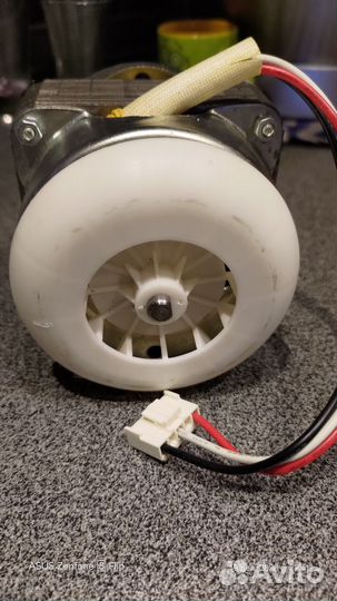 Двигатель для хлебопечки в рабочем состоянии