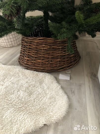 Ель искусственная 210 +декоративная корзина